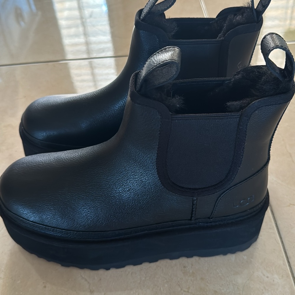 UGG Leather Boots size 8